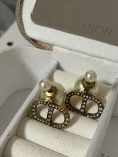 Dior CDロゴ パール ピアス 両耳用のサムネイル