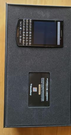 Blackberry Porsche design 9983のサムネイル