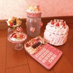 スイーツデコレーションの置物のサムネイル