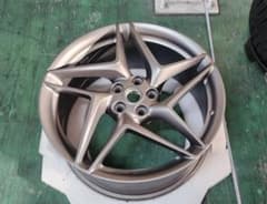 フェラーリ F8 トリビュート 中古 純正ホイール フェラーリ F8 トリビュート 中古 純正ホイール - メルカリ