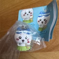映画ちいかわ 人魚の島のひみつ たべものいっぱいマスコット ハチワレのサムネイル