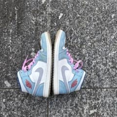 Nike Air Jordan 1Mid SEWhite/Hyper Royalのサムネイル