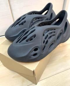 adidase YEEZY Foam Runner "Onyx"のサムネイル