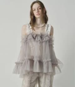 チュールフリルアシンメトリーキャミ J1U by LA BELLE ETUDE - メルカリ