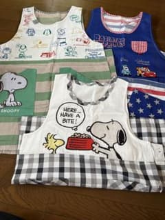 キャラクターエプロン　スヌーピー　カーズ　保育士のサムネイル