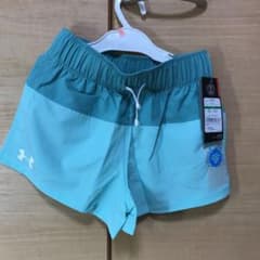 ショートパンツ　アンダーアーマー　YLGのサムネイル