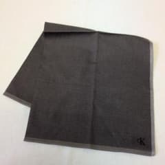 【未使用】I5 Calvin Klein ハンカチ ダークグレーのサムネイル
