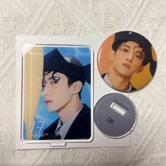 SEVENTEEN DK アクリルスタンド 缶バッジ セット - メルカリ