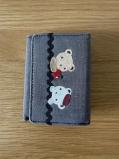 familiar ファミリア 刺繍 三つ折り財布 お値下げ可】familiar 三つ折り財布 くま 刺繍 - メルカリ