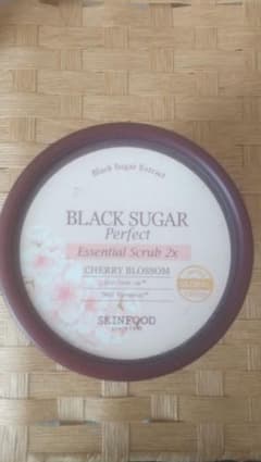 SKINFOOD BLACKSUGAR スクラブ、Biore Body DELLのサムネイル