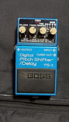 BOSS デジタルピッチシフター PS-2 BOSS PS 2 Digital Pitch Shifter / Delay (1980's) - YouTube