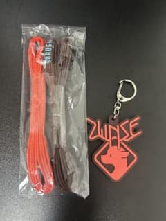 ヨルシカ LIVE 2023 前世 ZENSE シューレース ラバーキーホルダーのサムネイル