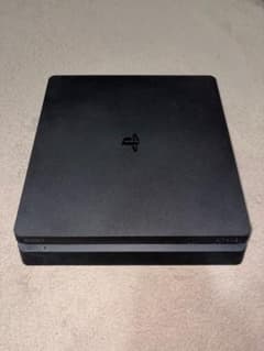 PlayStation 4 本体 ブラック コントローラー付きのサムネイル
