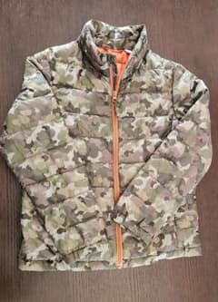 UNIQLO キッズ 中綿ダウンジャケット 上着　迷彩柄 140cmのサムネイル