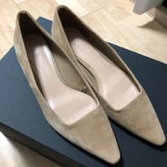 ZARA スエードパンプス ベージュのサムネイル