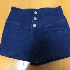 オフショルとショートパンツのセットのサムネイル