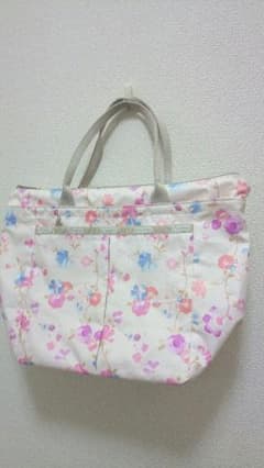 【 専用】レスポートサック☆。優しい花柄のトートバッグのサムネイル