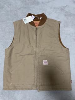 【新品】Levi'sベージュ　ダックベスト　Mサイズ 新品】Levi'sベージュ ダックベスト Mサイズ - メルカリ