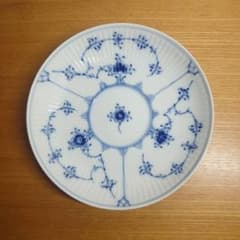 ロイヤルコペンハーゲン ブルーフルーテッドプレイン ソーサーのサムネイル