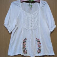 【美品】ピンクハウス　可愛すぎ♪薔薇刺繍Aラインブラウス 美品】ピンクハウス 可愛すぎ♪薔薇刺繍Aラインブラウス - メルカリ