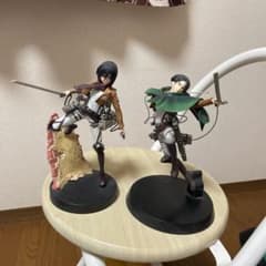 進撃の巨人　リヴァイ　ミカサ　フィギュアのサムネイル