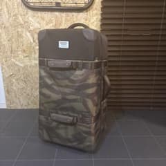 未使用品　Burton カモフラージュ キャリーケース　TSAおまけ付き　86L 未使用品 Burton カモフラージュ キャリーケース TSAおまけ付き 86L