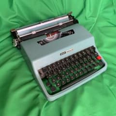希少】Olivetti Lettera 32 タイプライター【フランス語用】 - メルカリ