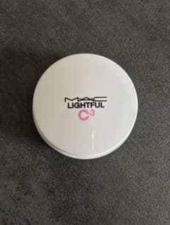 MAC LIGHTFUL C3 パウダーファンデーションのサムネイル