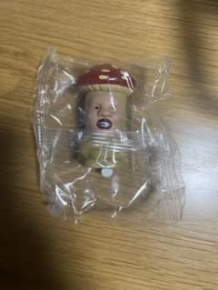 きのこの着ぐるみを着たミニチュアフィギュアのサムネイル
