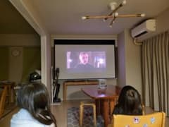 年末家族と】4K 巻き上げ 吊り下げプロジェクタースクリーン（120