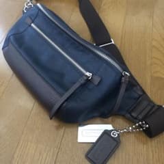 COACH ネイビー レザー ボディバッグのサムネイル
