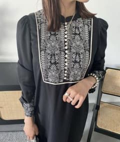 ameri ELFIN EMBROIDERY CAFTAN DRESSのサムネイル