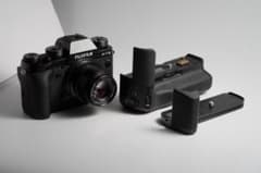 FUJIFILM X-T2 + おまけ（レンズ、純正グリップ2種類、他） FUJIFILM X-T2 + おまけ（レンズ、純正グリップ2種類、他） - メルカリ