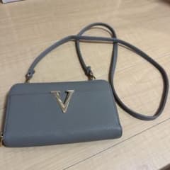 値下げ中！！Vロゴ ショルダーバッグ グレーのサムネイル