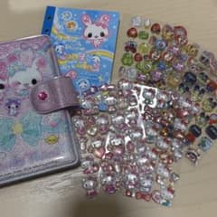 本日限定価格！【完成品】キティ＊たまごっちシール帳のサムネイル