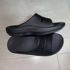 OOFOS ウーフォス OOahh ウーアー リカバリーサンダル 26cm 黒のサムネイル
