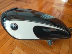 Yamaha ヤマハ　sr400 500タンク ブラック/ホワイトのサムネイル