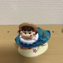 ペコちゃんポコちゃんミニフィギュア ペコちゃんの海水浴 不二家のサムネイル