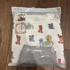ユニクロ　SESAME STREET ベビーパジャマ 90サイズのサムネイル