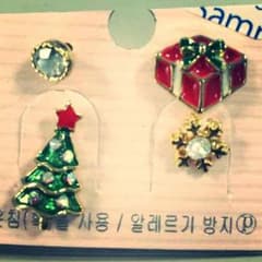 新品クリスマスピアスのサムネイル