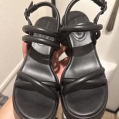 CHARLES & KEITH ネリッサ チューブラープラットフォームサンダルのサムネイル