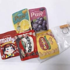 お菓子マスコットリング　ガチャ　リンコレ　ピュレグミ　ミルキー　ホームパイのサムネイル