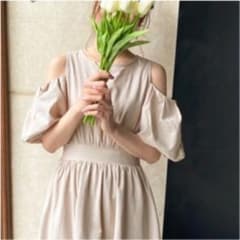 apres jour オープンショルダーワンピースのサムネイル