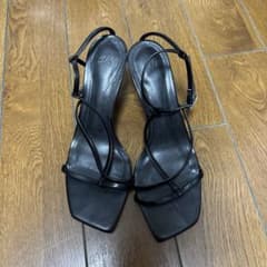 H&M ストラップサンダル ブラックのサムネイル