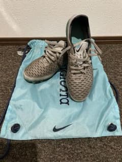 NIKE マジスタのサムネイル