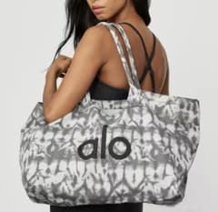 Alo Yoga Shopper Tote Grey Tie Dye - メルカリ