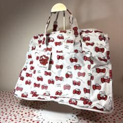【新品タグ付き】ハローキティ 折りたたみ トラベルボストンバッグ サンリオのサムネイル