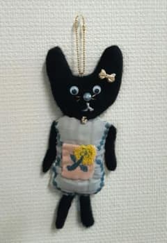 ミナペルホネン黒猫の羊毛フェルト人形 - メルカリ