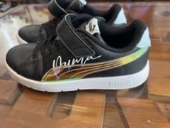 Puma サイン入り ブラック スニーカーのサムネイル