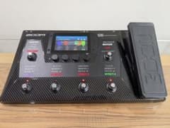[Excellent Condition] ZOOM G6 Multi-Effects Processor with Case and Bluetooth Adapter